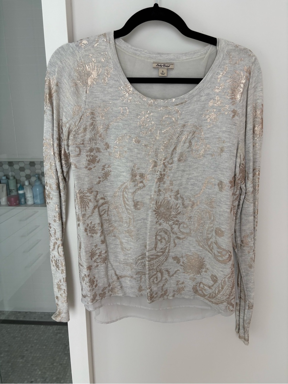 Lucky Brand Light Gray Long-Sleeve Top with Gold Metallic Floral
